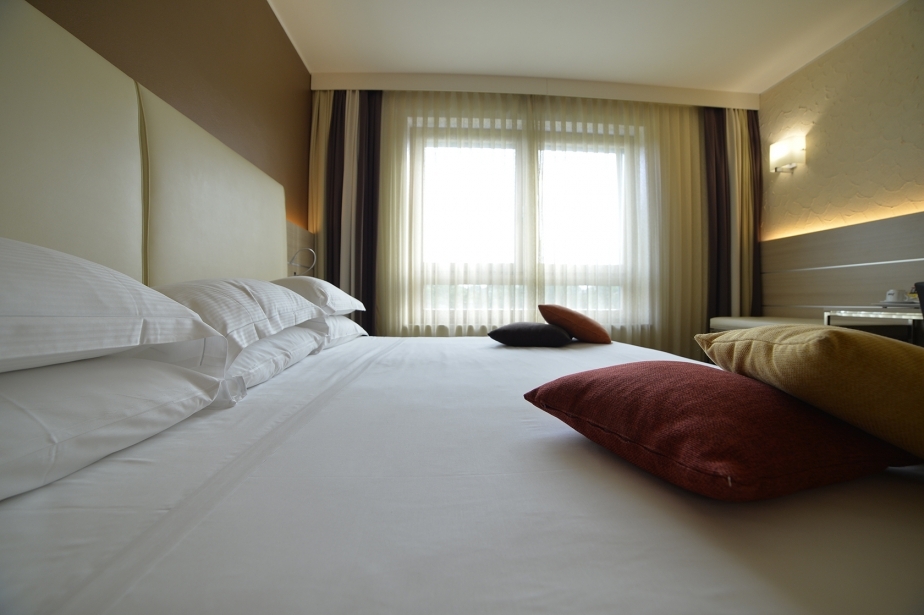 Big and comfortable beds: Emotion Room Soave Hotel